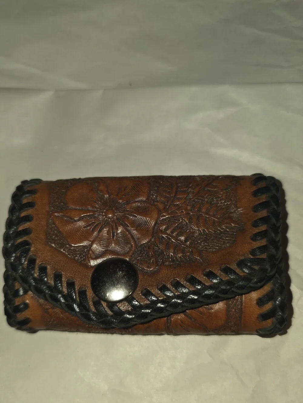 New,Hand-Tooled Brown Leather Floral Deer Scene Key Holder with Black Trim